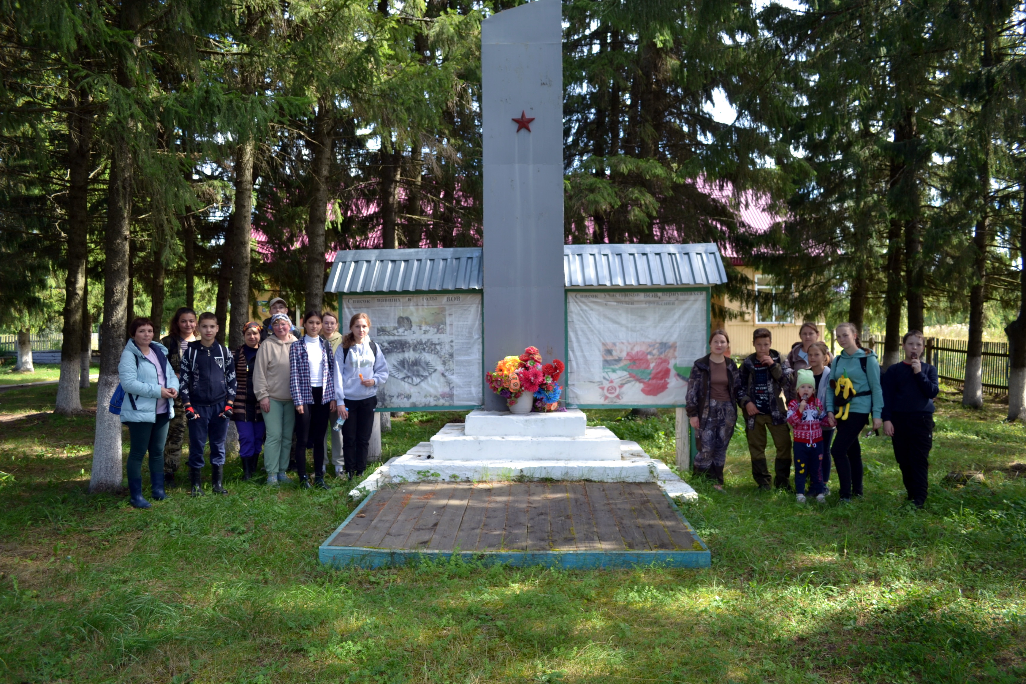 В Никольске у памятника землякам погибшим в ВОВ